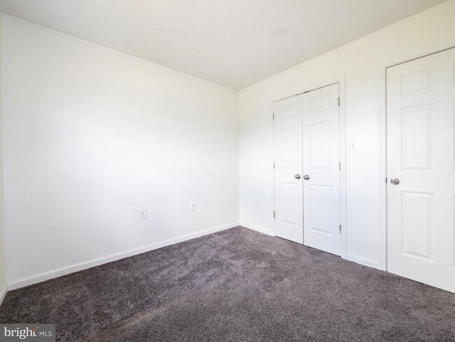 Building Photo - 173 Equestrian Dr