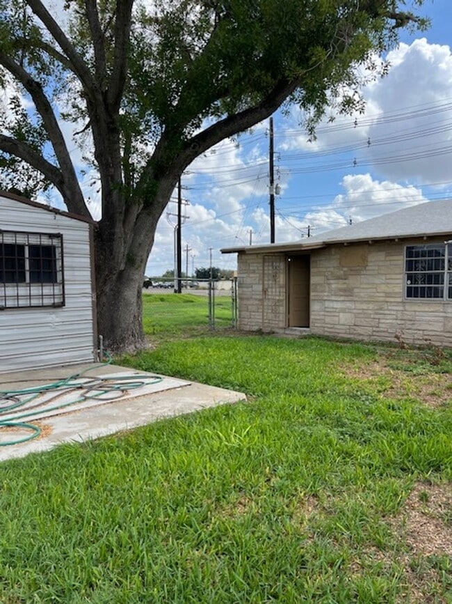 Building Photo - 1701 N Ware Rd