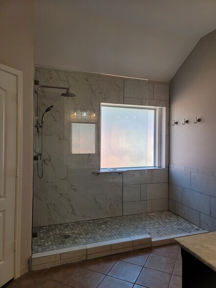 Building Photo - 703 Flagstone Way