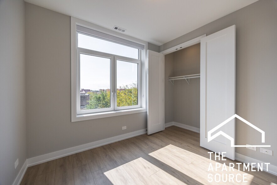 Building Photo - 2355 W Flournoy St