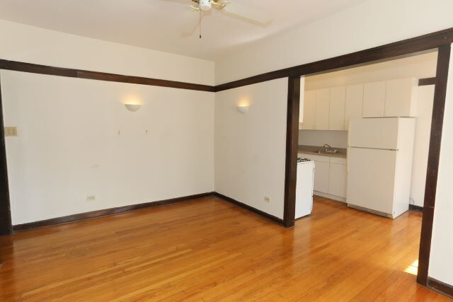 Building Photo - 824 W Waveland Ave