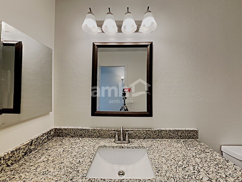 Building Photo - 17211 W Watkins St