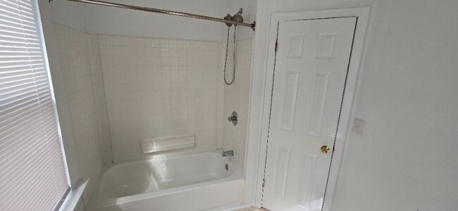 Building Photo - 208 Main St