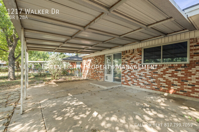 Building Photo - 1217 Walker Dr