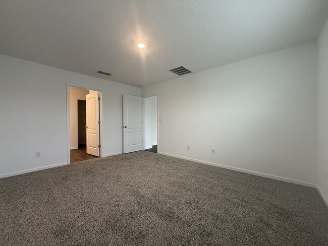 Building Photo - 350 Ardila Cir