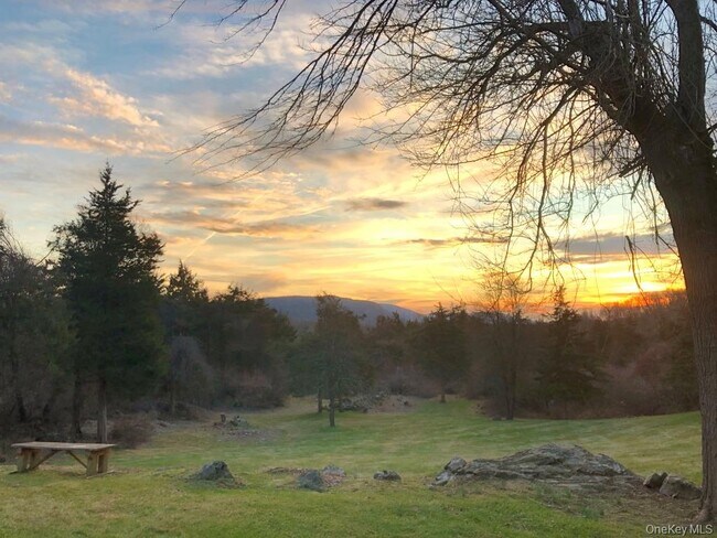 Building Photo - 47 Onderdonk Rd