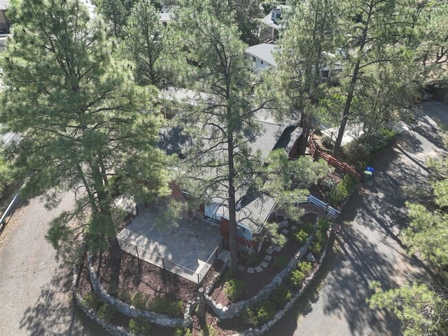 Building Photo - Price just reduced! 3 bedroom 2 bathroom h...