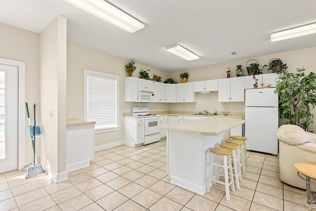 Building Photo - 33 Courtyard Way