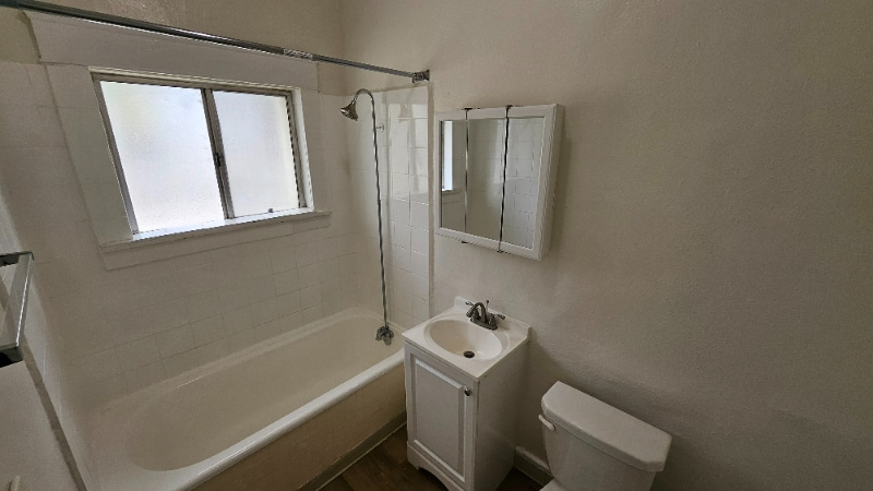 Building Photo - 1026 Ingraham St