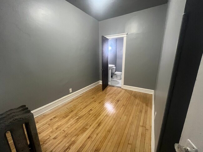 Building Photo - 4958 S Michigan Ave