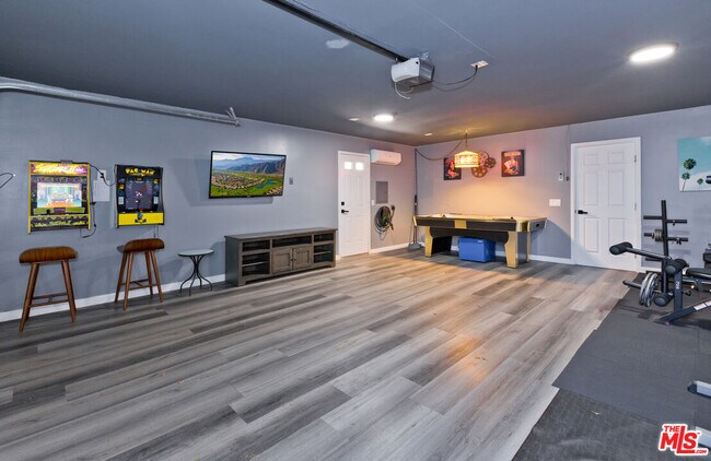 Building Photo - 2660 N Farrell Dr