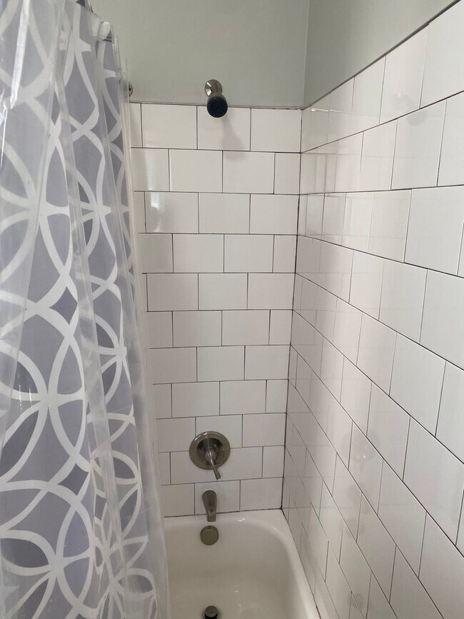 Building Photo - 528 E King St