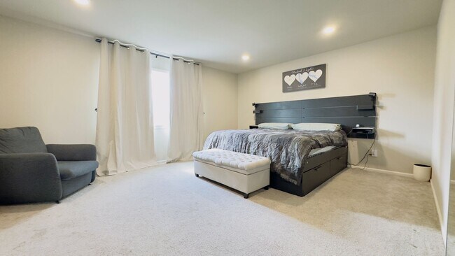 Building Photo - 5+ Bedroom Home in NE Lacey on Large Lot with Long Lake access plus A/C!