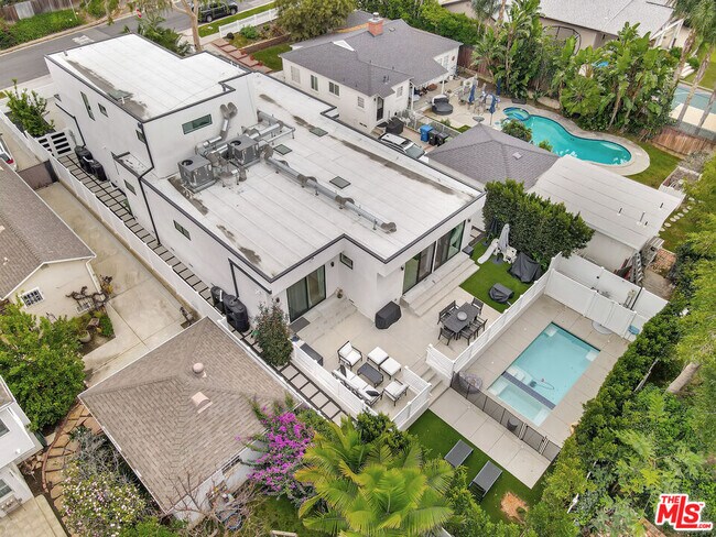 Building Photo - 4203 Saugus Ave