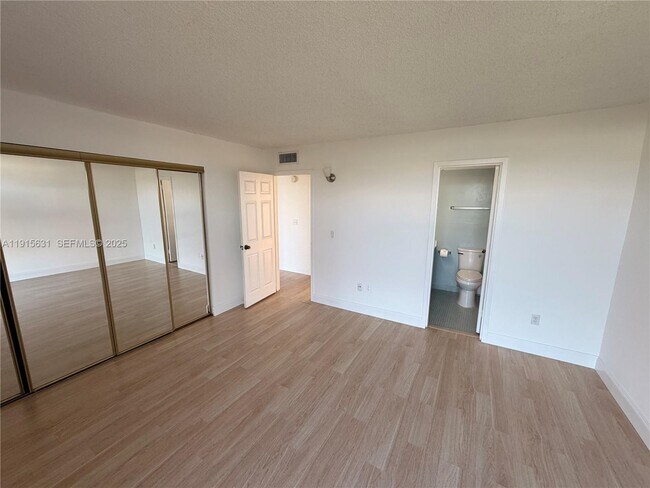 Building Photo - 2350 NE 135th St