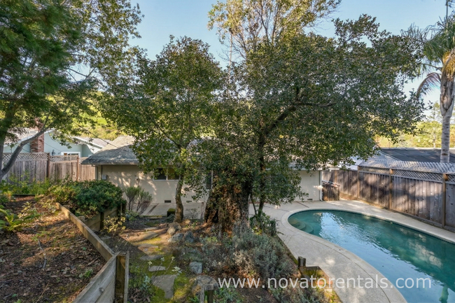 Building Photo - 2665 Center Rd