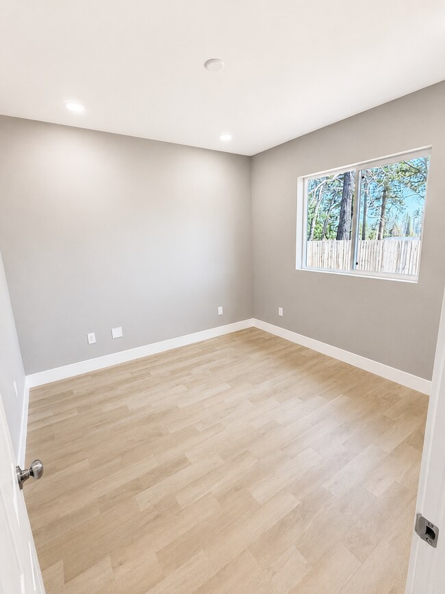 Building Photo - Paradise Home on Cul-de-Sac – Tall Ceilings, Designer Finishes & Upgraded Garage