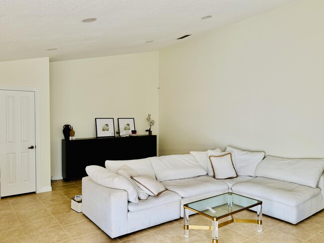 Building Photo - 3504 Lakemont Ct