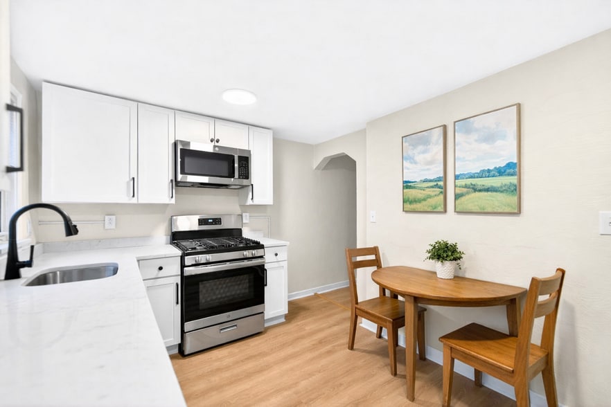 Building Photo - 627 2nd St