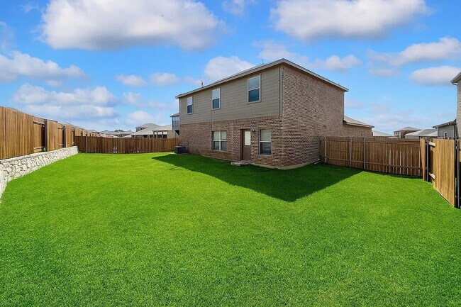 Building Photo - Room in House on Serena Dr