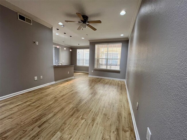 Building Photo - 7575 Kirby Dr