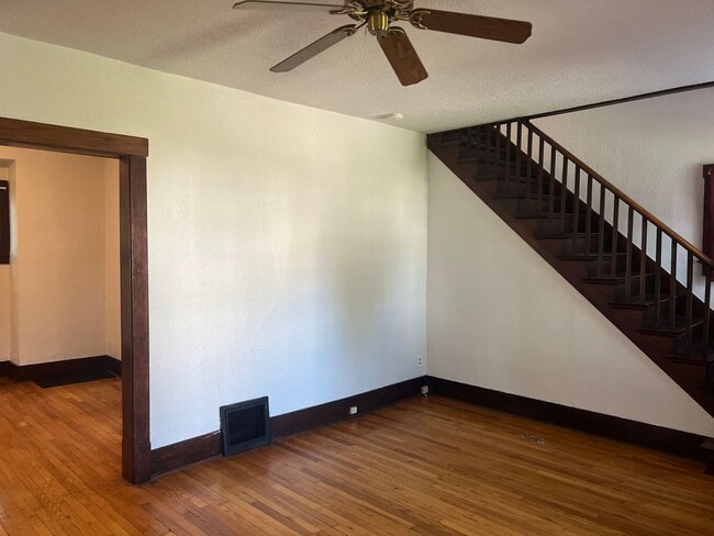 Building Photo - Pet Friendly 2BR House on Beloit's West Side
