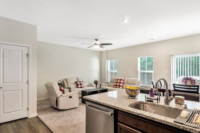 Building Photo - Fully Furnished 3 Bedroom 2.5 Bath Townhom...