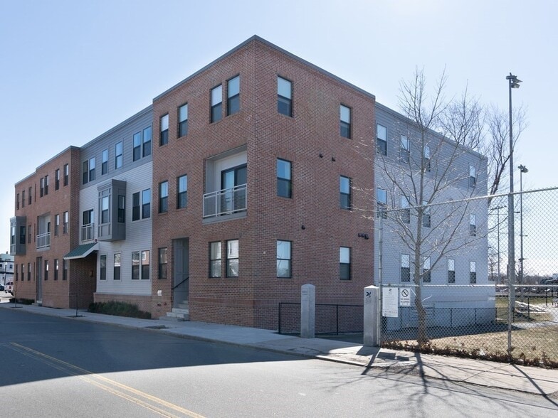 Building Photo - 16 Boardman St