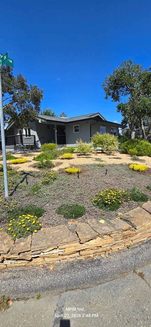 Building Photo - large custom home with peek a boo ocean views