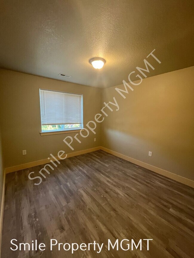 Building Photo - 5938 SE 136th Ave