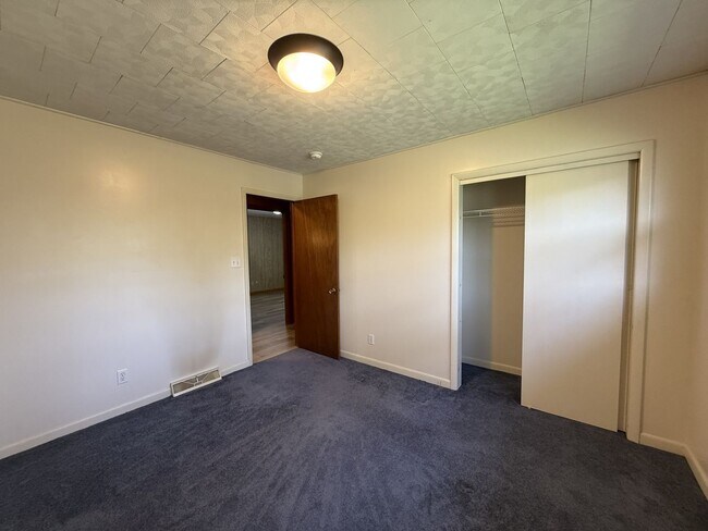 Building Photo - Three Bedroom Bellefonte Ranch
