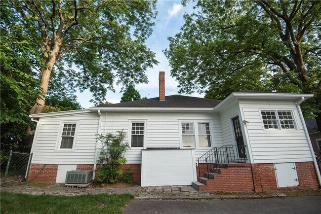 Building Photo - 5450 E Mountain St