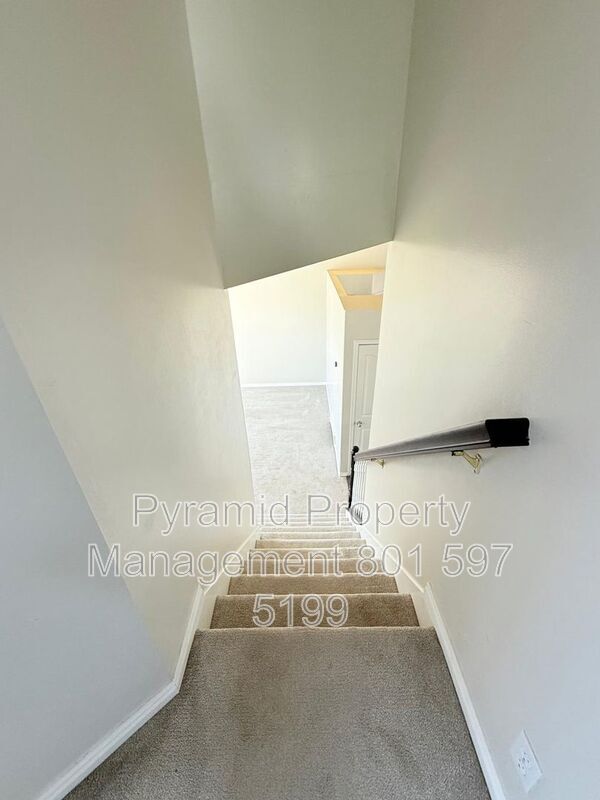 Building Photo - 979 Blue Heron Cir