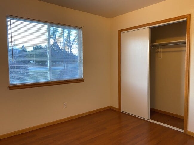 Building Photo - 3 Bed, 2 Bath Duplex in West Fort Collins close to Foothills