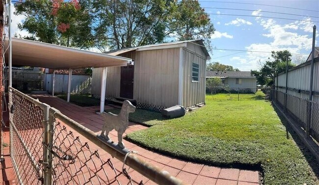 Building Photo - 105 Carmen Dr