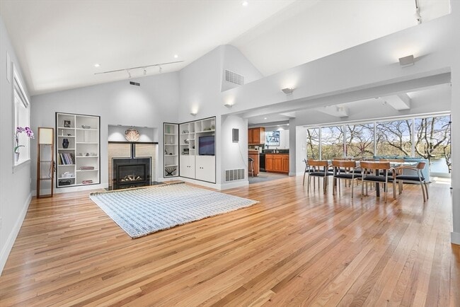 Building Photo - 37 Beverly Rd