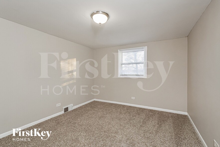 Building Photo - 26646 Elmwood Ave