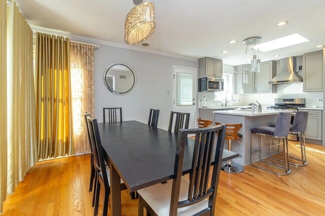 Building Photo - 432 S Dale Ave