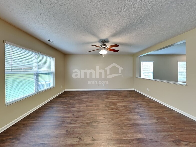 Building Photo - 710 Obsidian Way