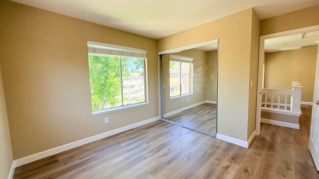 Building Photo - 401 Skylark Ct