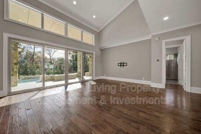 Building Photo - 2011 Sharon Ave