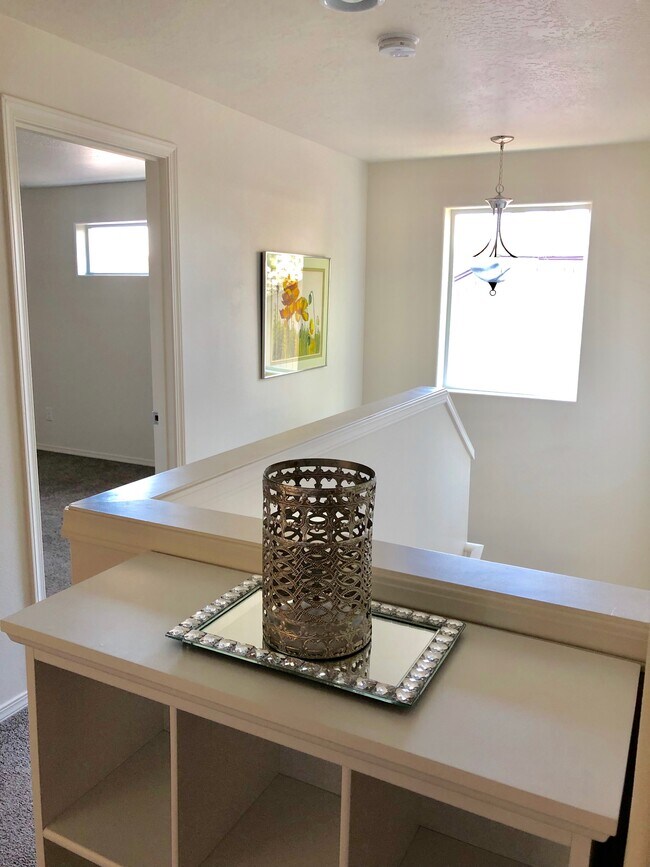 Building Photo - 61489 SE Luna Pl