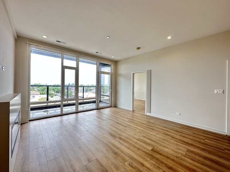 Building Photo - 3207 N Narragansett Ave