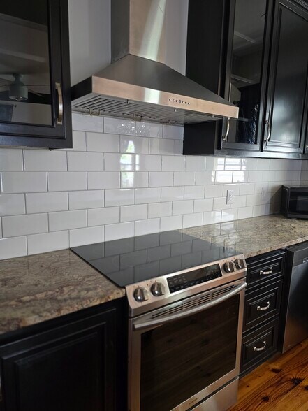 Building Photo - 313 7th St