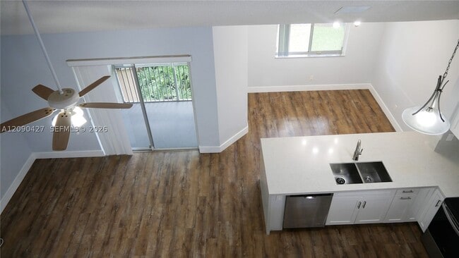 Building Photo - 832 NW 92nd Ave