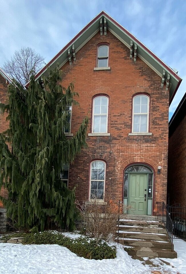 Building Photo - 153 Allen St