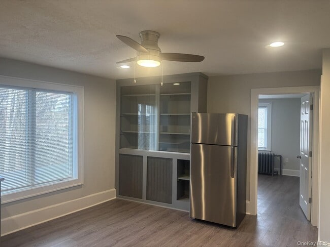 Building Photo - 2 John St