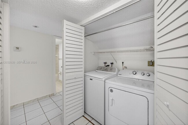 Building Photo - 800 SW 104th Ct