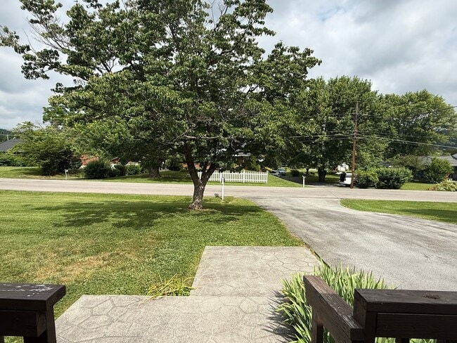 Building Photo - 3/2 bath home - Town Acres School District!