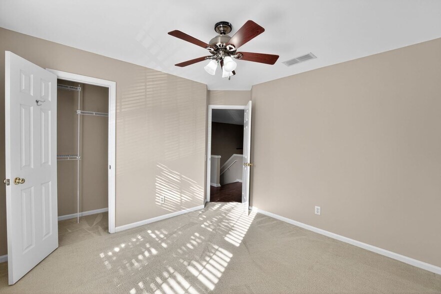 Building Photo - 5229 Bentgrass Run Dr